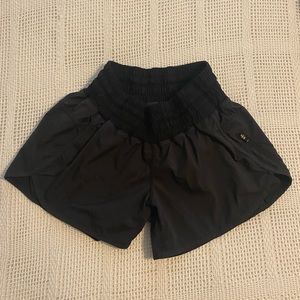 Lululemon Tracker Shorts- black
